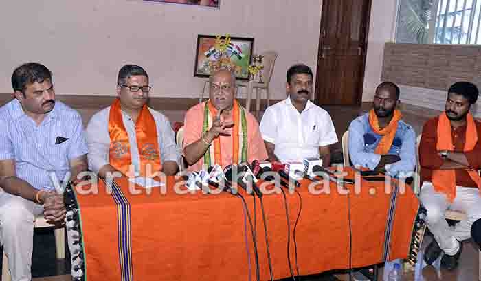 ದತ್ತಪೀಠದ ಬಗ್ಗೆ ಮಾತನಾಡುತ್ತಲೇ 8 ಕೋಟಿ ರೂ. ಬೆಲೆಯ ಮನೆ ಕಟ್ಟಿಸಿದ ಸಿ.ಟಿ ರವಿ: ಪ್ರಮೋದ್ ಮುತಾಲಿಕ್ ಆರೋಪ